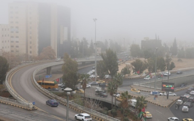 أجواء باردة وزخات مطرية اليوم وتحذيرات من الضباب والانزلاقات