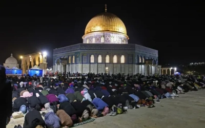 3 آلاف مصل يؤدون صلاة الفجر في المسجد الأقصى بعد 40 يوماً من الإغلاق
