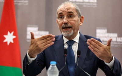 وزير الخارجية يبحث مع نظيره السعودي الأوضاع الإقليمية
