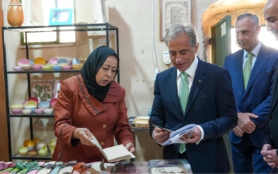رئيس الوزراء يتفقد عددا من المواقع في منطقة عراق الأمير