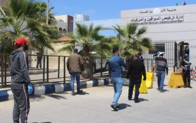 الحكومة تقرّ إجراءات لتبسيط ترخيص المركبات