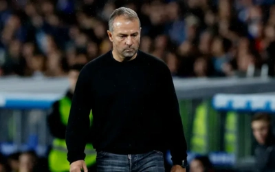 قبل ساعات من الكلاسيكو.. فليك مدرب برشلونة يفجع بوفاة والده