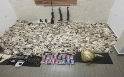 القبض على مطلوب خطير بحوزته 350 كغم كبتاجون مرتبط بعصابة إقليمية في الرويشد