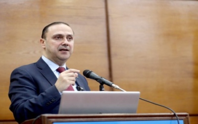 المومني: السرعة والدقة يجب أن يكونا المعيار الرئيس بالتعامل مع الذكاء الاصطناعي