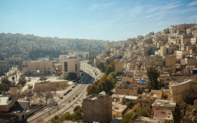 أجواء مغبرة ورياح قوية تضرب المملكة وانخفاض ملموس على الحرارة الخميس
