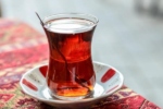 الشاي يحمي قلبك… بشرط ألا يُشرب شديد السخونة