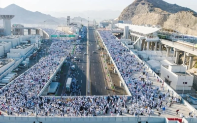 حجاج بيت الله الحرام يتوافدون إلى مشعر منى لقضاء يوم التروية