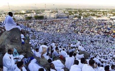 حفاظا على سلامتهم..السعودية تدعو الحجاج للبقاء بمخيماتهم بعرفات حتى 4 عصراً