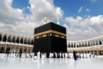 مسيحي يفوز برحلة عمرة ويهديها لجارته