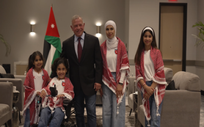 الملك يلتقي الطفل شهم ويدعوه لمباراة النشامى