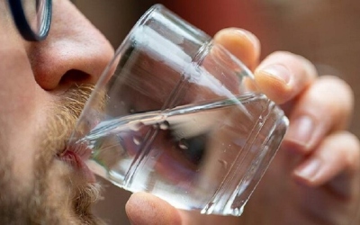 فوائد شرب الماء في الصيف لصحة الجسم والبشرة