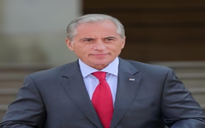 رئيس الوزراء يوجه بزيادة على رواتب الموظَّفين والمتقاعدين المدنيين والعسكريين الذين تقلُّ رواتبهم عن 600 دينار
