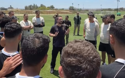 ولي العهد يزور منتخب النشامى في معسكره بأمريكا