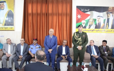 رئيس الديوان الملكي ينقل تعازي الملك وولي العهد بوفاة المحافظ الأسبق بدر الدين الوديان