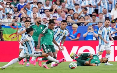 تدخل لميسي يثير جدلاً واسعاً في مواجهة الأرجنتين والجزائر بكأس العالم