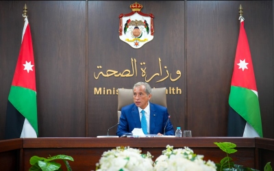 حسان يزور وزارة الصحة ويؤكد تحسين الخدمات