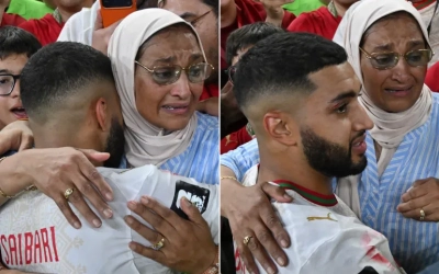 عناق صيباري ووالدته يخطف الأنظار بعد تأهل المغرب التاريخي