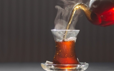 الشاي قد يقلل التوتر ويحسن الذاكرة ويدعم القلب
