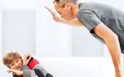 دراسة: صفع الأطفال يهدد تحصيلهم الدراسي ويدفعهم نحو سلوكيات خطرة