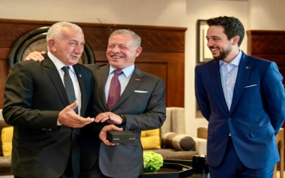 الملك ينعى الرائد المظلي المتقاعد سميح جنكات مدرّبه على القفز الحر