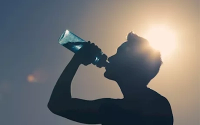 7 عادات يومية قد تسبب الجفاف دون أن تشعر