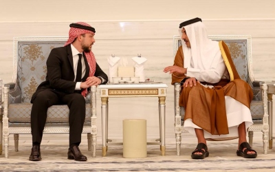 ولي العهد يقدم واجب العزاء لأمير قطر بوفاة والده