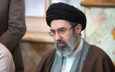 غياب مجتبى خامنئي يلفت الأنظار خلال مراسم تشييع والده في طهران