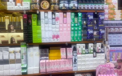 ضبط 5 أطنان من مستحضرات التجميل المقلدة وإغلاق 3 منشآت