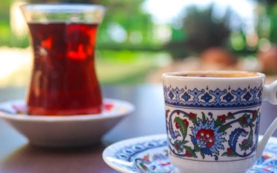 هل يؤثر الشاي والقهوة على مستويات السكر في الدم؟