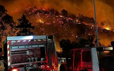 إجلاء 100 مصاب من مستشفى في الجزائر هرباً من حرائق الغابات