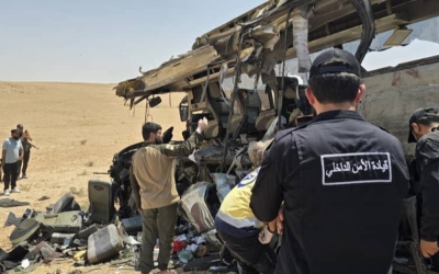 مصرع 35 شخصا وإصابة 30 في تصادم حافلتين بطريق دمشق