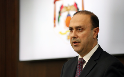 المومني يؤكد اتخاذ إجراءات صارمة للتعامل مع الشائعات والمعلومات الكاذبة