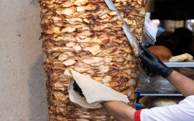 نقيب المطاعم: حالات الزرقاء فردية ولا تعكس واقع القطاع