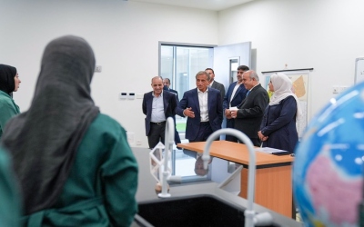 بكلفة 1.7 مليون دينار.. حسّان يفتتح مدرسة غرناطة الثانوية في البادية الشمالية الغربية