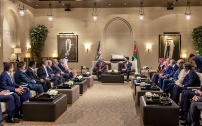 الملك يدعو إلى موقف عربي وإسلامي موحد لوقف التصعيد في القدس