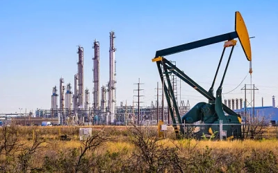 النفط يواصل التراجع مع ترقب نتائج المحادثات الأمريكية الإيرانية وكسر مستويات 80 دولارات