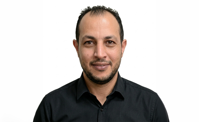 نهاية المبرمج التقليدي: كيف تحول كتابة الكود إلى مهنة مهندسي الأوامر؟