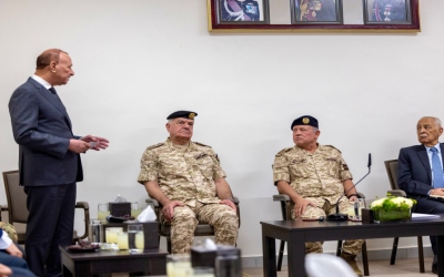 الملك يلتقي متقاعدين عسكريين في اللواء المدرع 40