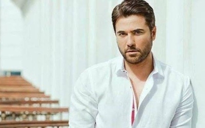 أحمد عز يكشف عن أصعب صدمة في حياته: «وفاة والديّ كانت الأكبر»