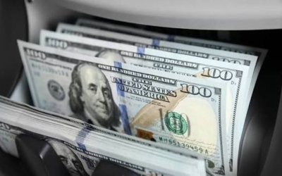 تماسك الدولار والأسواق العالمية تترقب بيانات الوظائف الأمريكية وتطورات ملف إيران