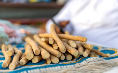 السواك يوم الجمعة.. مستحب قبل الخطبة وليس أثناءها