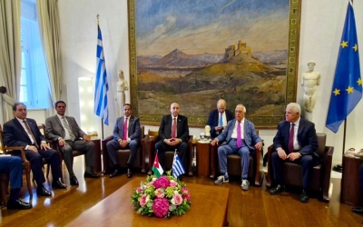 القاضي يؤكد مع اليونان تعزيز التعاون ودعم القضية الفلسطينية