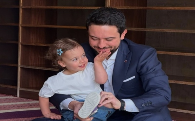 ولي العهد يصطحب الأميرة إيمان لزيارة مسجد الملك الحسين بن طلال