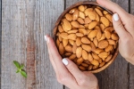 بذور بسيطة تسحب من اللوز عرش المغنيسيوم