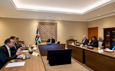 الملك يتابع تنفيذ رؤية التحديث الاقتصادي ويدعو لجذب مزيد من الاستثمارات