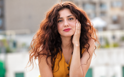 «هل تقصد أحداً؟».. رسالة غامضة من المصرية جيهان الشماشرجي تثير حيرة الجمهور