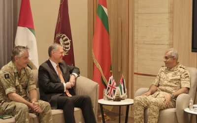 رئيس الأركان المشتركة يبحث مع السفير البريطاني تعزيز التعاون العسكري بين البلدين