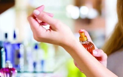 كيف تحافظ على رائحة عطرك متوازنة في الأجواء الحارة؟