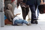 3313 دينارًا بحوزة متسولة و18 قيدًا بحقها في عمّان