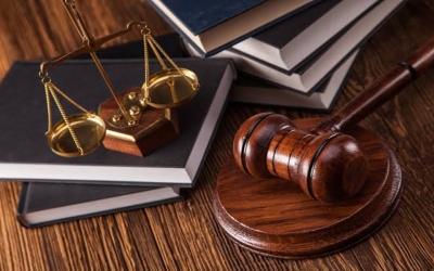 الاستئناف تبرّئ شابا من ابتزاز سيدة والاستيلاء على ذهبها
